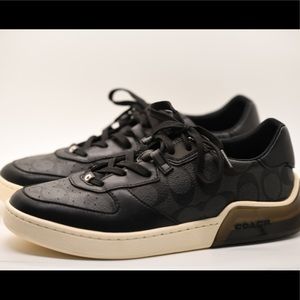 Men’s City Sole low top sneakers.